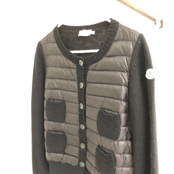 Size M.  Brand new in store is 1500 after tax.  Lightly pre loved. - Picture 2 of 5